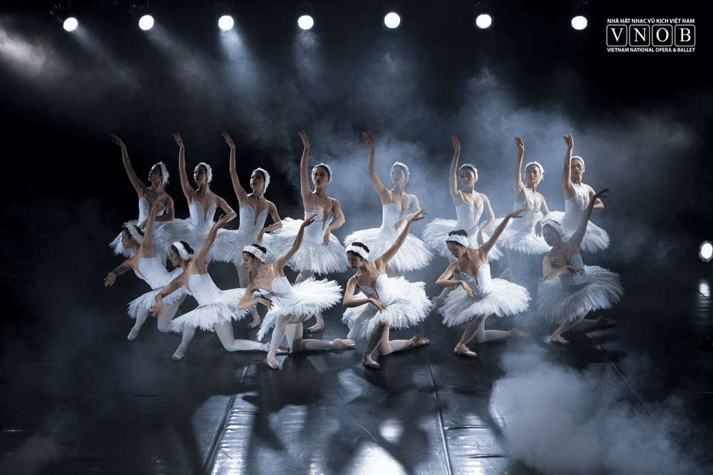 A captivating performance inside the Hanoi Opera House, Swan Lake captivates many audiences with its romantic beauty (Source: Vietnam National Opera & Ballet)
